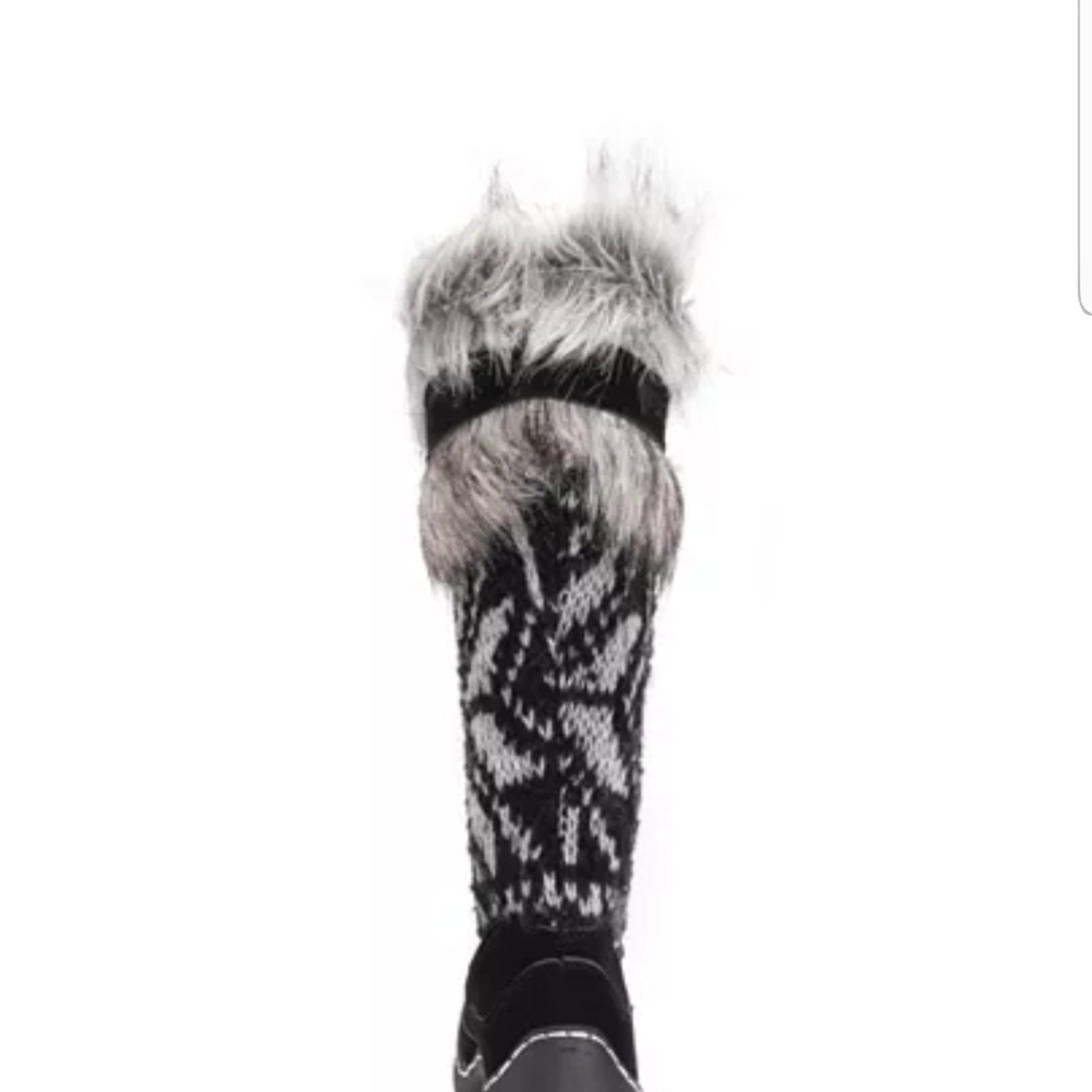 MUKLUKS lace up
